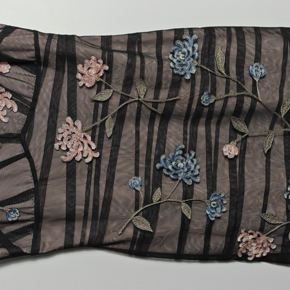 BCBGMAXAZRIA Elegant Floral Embroidered With Mesh Overlay Dress Size 8 - Picture 6 of 16